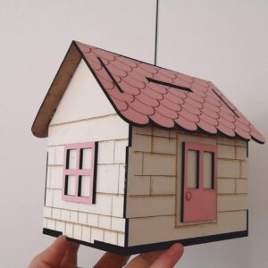 Pembe Çatılı Ahşap Ev Kumbara